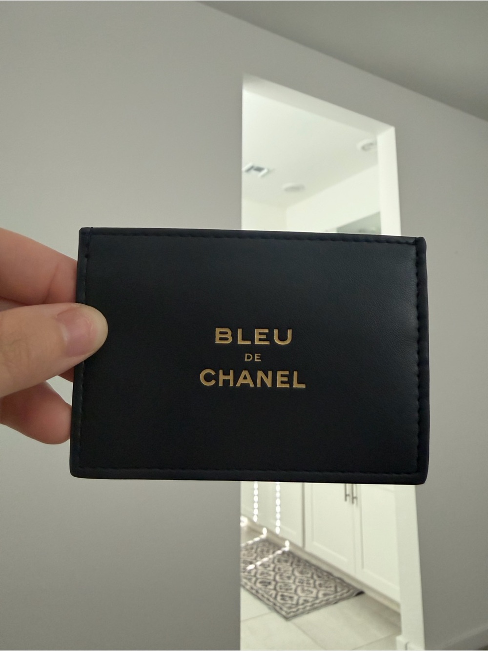 CHANEL BLUE Leather Card Holder with Gold CC Emblem - Picture 2 of 4